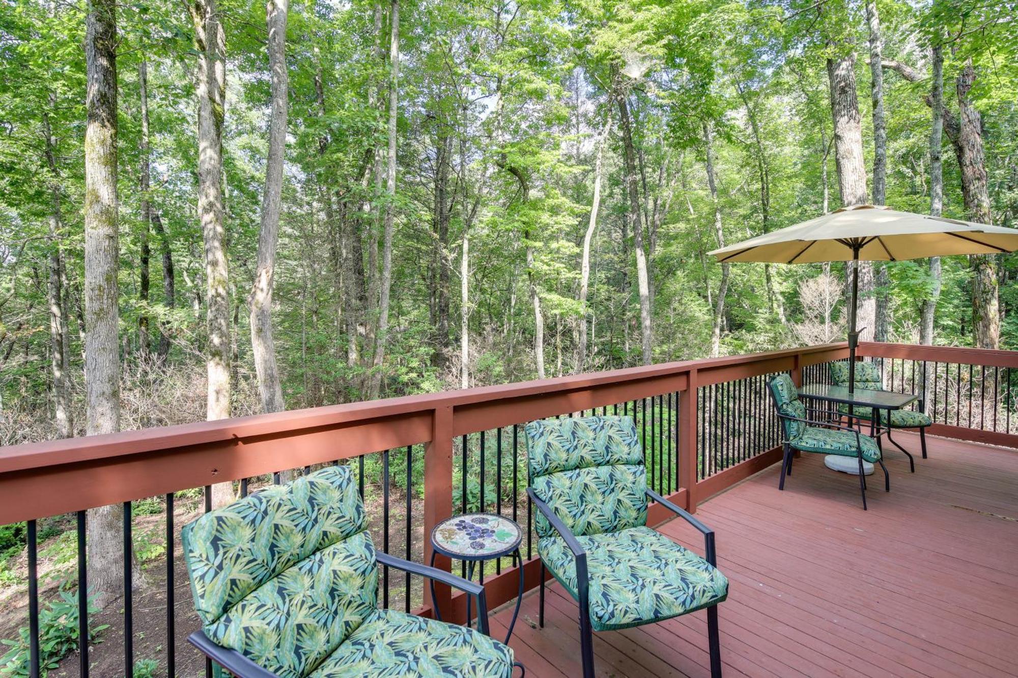 Quaint Smoky Mountain Cabin - 4 Mi To Gatlinburg! Exterior photo