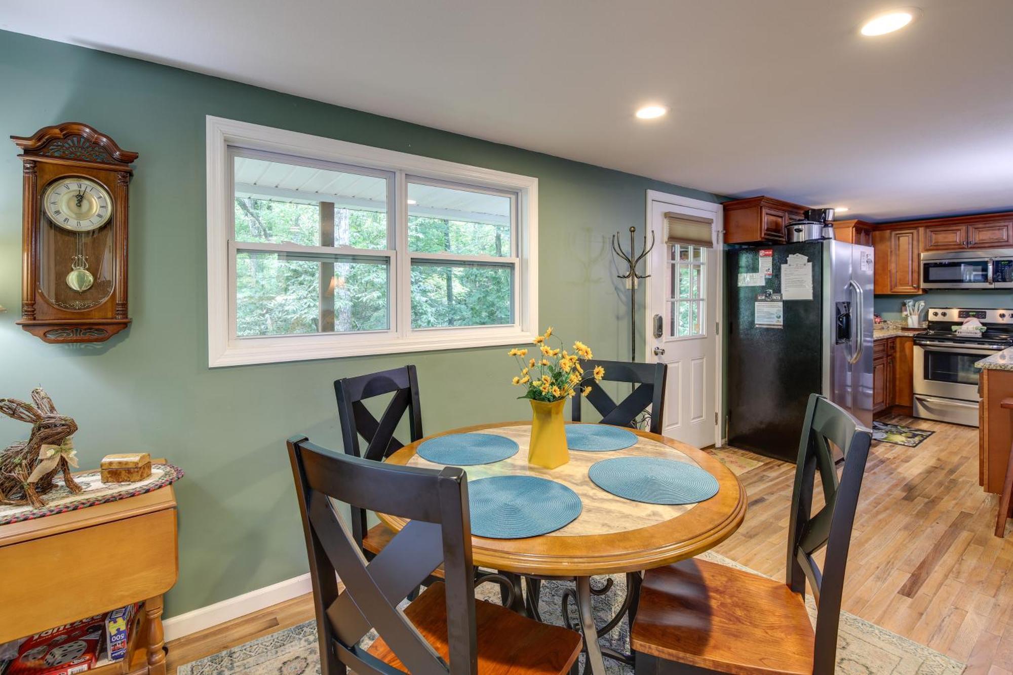 Quaint Smoky Mountain Cabin - 4 Mi To Gatlinburg! Exterior photo